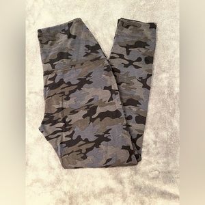 Camouflage leggings, women’s size small